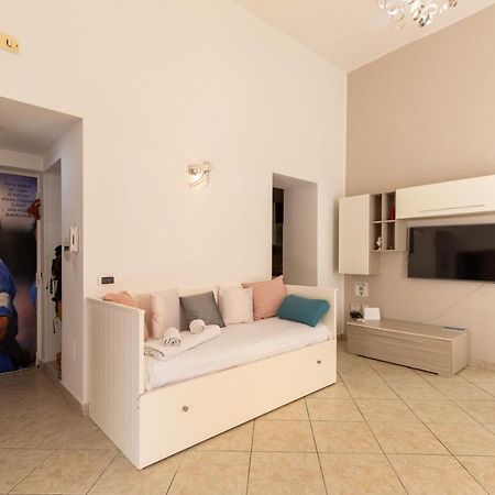 Apartment With Sea View With 2 Lifts Above Montesanto! Napels Buitenkant foto