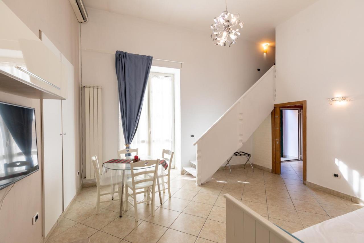 Apartment With Sea View With 2 Lifts Above Montesanto! Napels Buitenkant foto